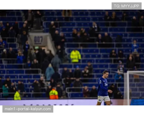 埃弗顿莫耶斯公开批评趋势 称角球战术让比赛变摔角大赛